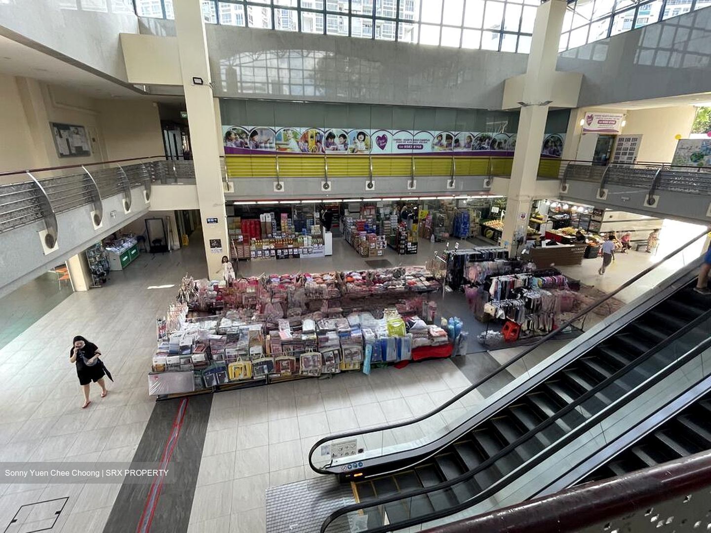 Elias Mall (D18), Retail #454705521